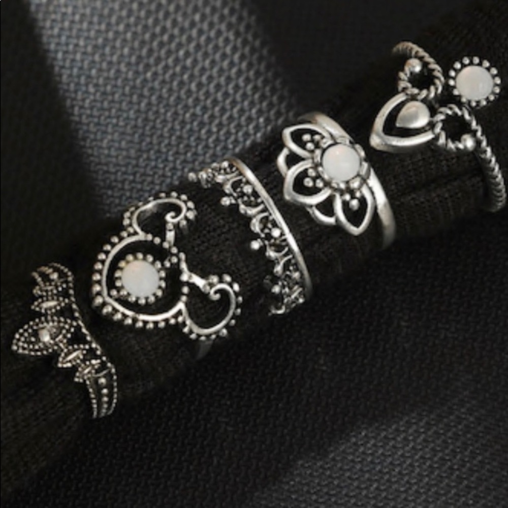 🆕Silver princess 5pc midi ring set - Picture 3 of 3